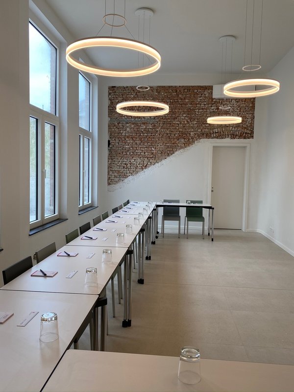 Zaal Ginder bij HIER.