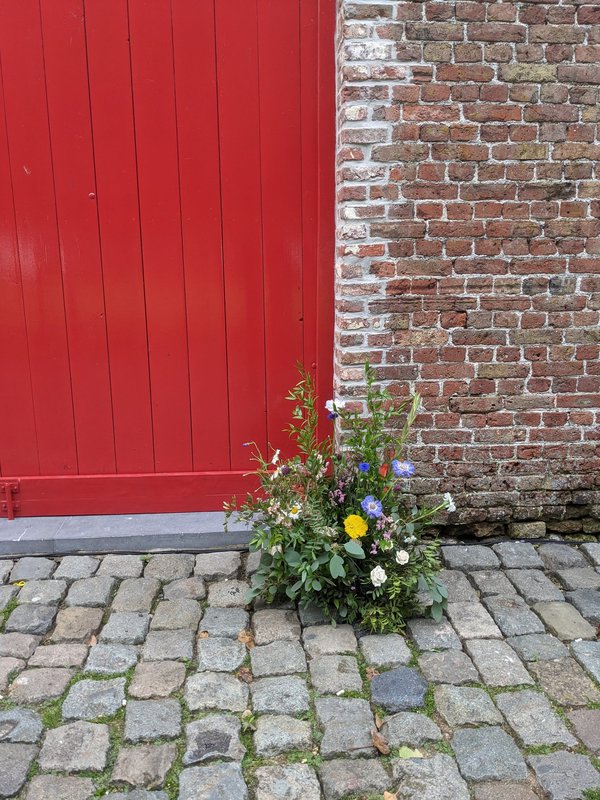 Floreer boeket aan deur