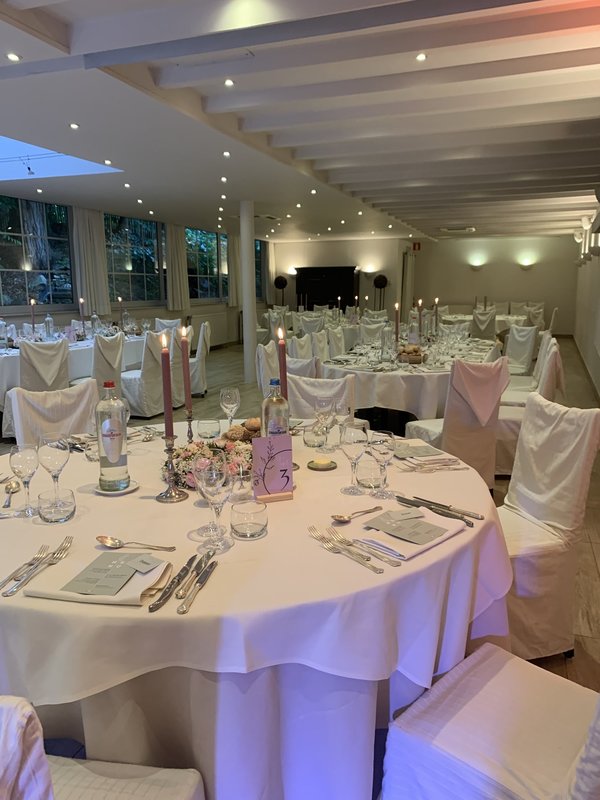 Kasteel Coninxdonck Gent catering event feest receptie tafelschikking dinner kaarslicht ronde tafels