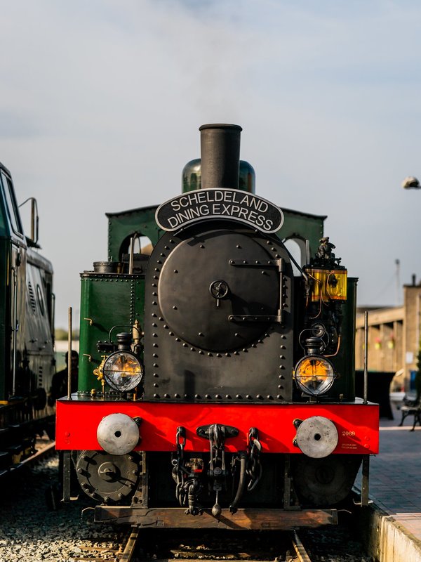 Stoomtrein Dendermonde-Puurs  diner express dining eventlocatie eventcatering concept trein huren