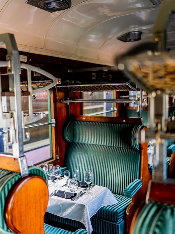 Stoomtrein Dendermonde-Puurs  diner express dining eventlocatie eventcatering concept trein huren