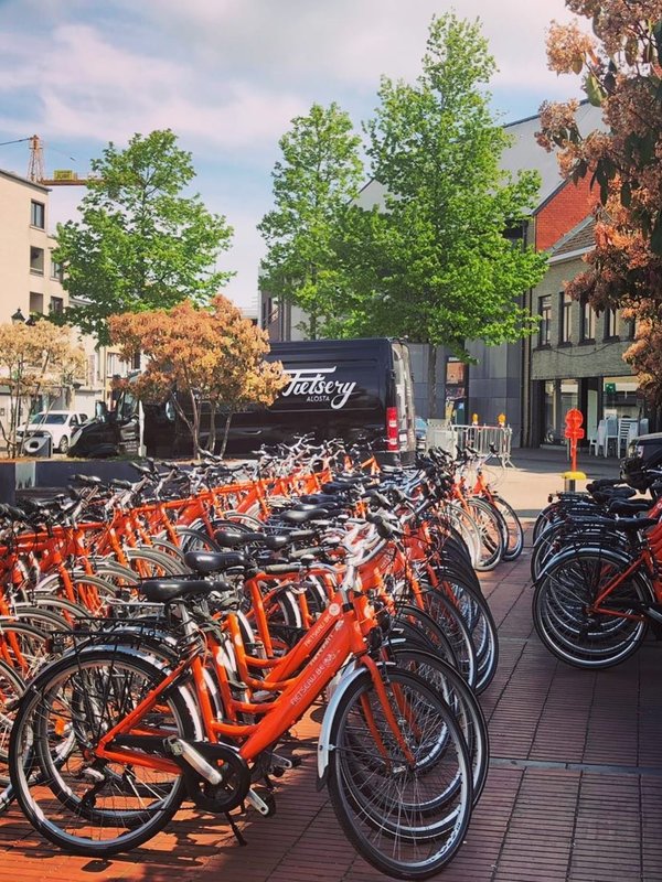 De Fietserij Aalst Fietsverhuur en fietskoerier teambuilding en bezorging van catering in Aalst