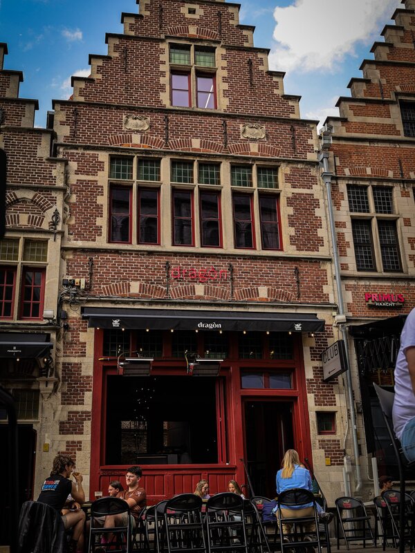 De gevel van Dragòn