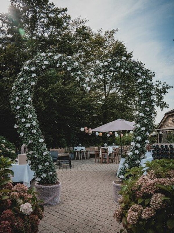 Decoratie in de tuin van feestzaal Breughel