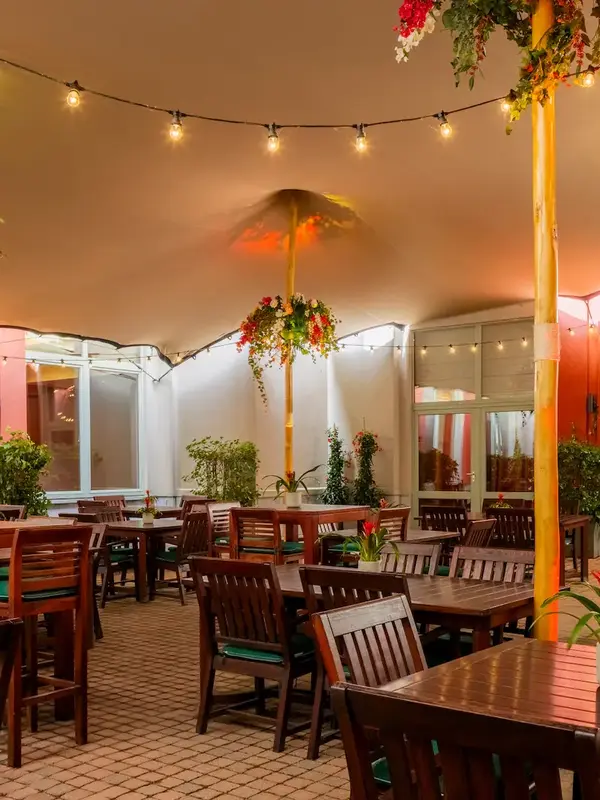 Overdekte terras van NH Collection Gent