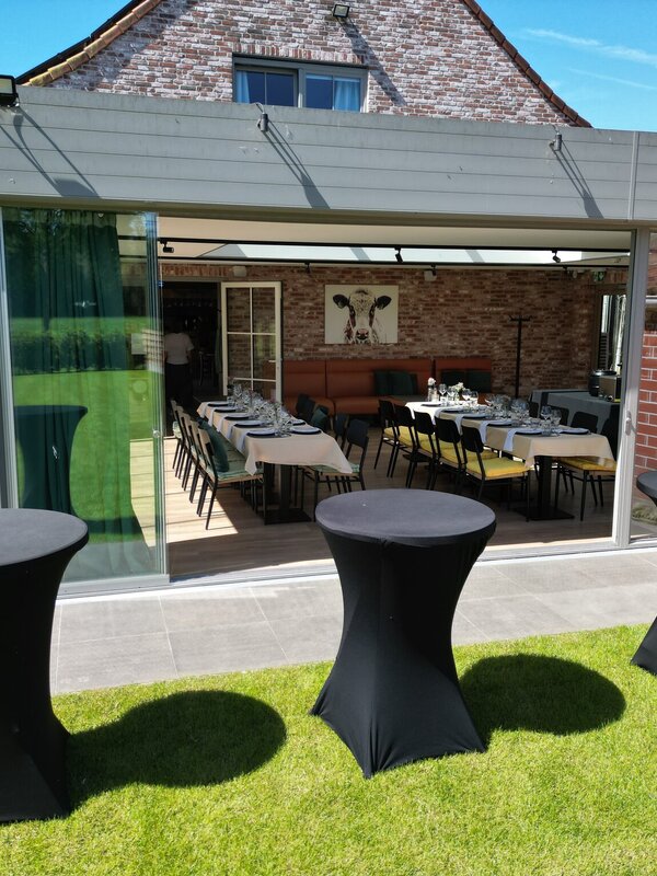 Statafels in de tuin